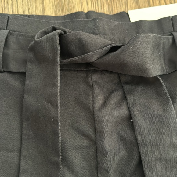 Ann Taylor new with tags scalloped shorts in black w side zip n slash pockets - Picture 3 of 14